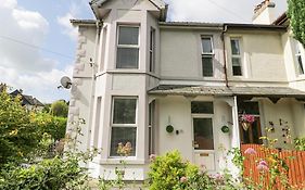 24 Cadnant Park